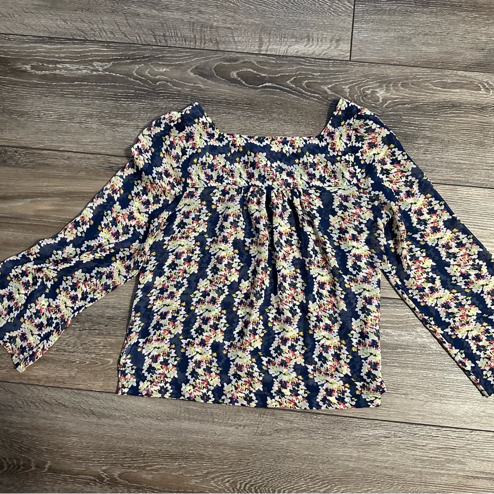 Jessica Simpson floral top/woman’s M/ square very flattering neck line/flowy - Picture 6 of 10